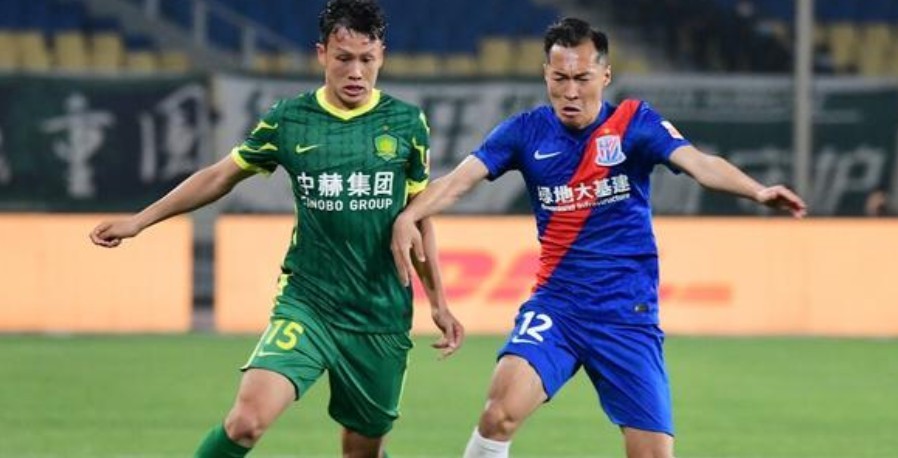  AC米兰主场溃败，球迷高呼教练下课  