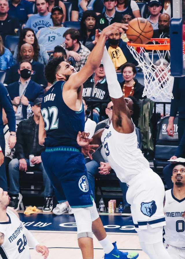  爱德华兹三分箭如雨下，森林狼浇灭热火攻势